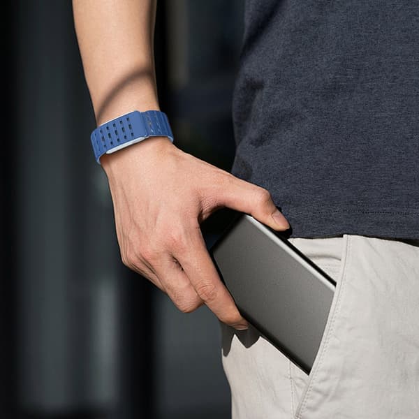 Silikonarmband med spänne i zinklegering, magnetfäste, perforerat, hållbart Blue light blue Electrocardiogram