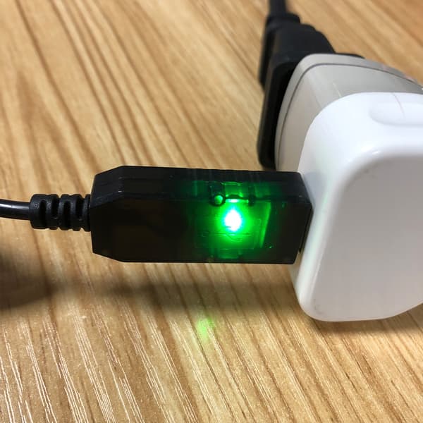 USB til 4.2V 3.5x1.35mm Ladekabel med LED-indikator for LED-hodelykt