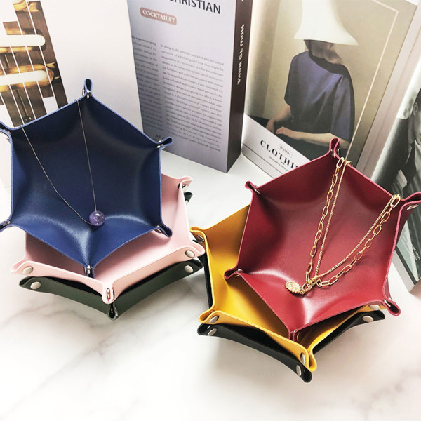 Tärningsbricka Metalltärning Rullande brickhållare Förvaringslåda för RPG DND Bordsspel Vikbar PU Läder Hexagon Cosmetic for Cas Wine Red L