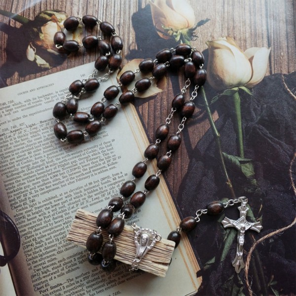 Träpärla Religiös Rosenkrans Halsband Katolskt krucifix Jesus Cross Pendant Långkedja Halsband för kvinnor Män Smycken