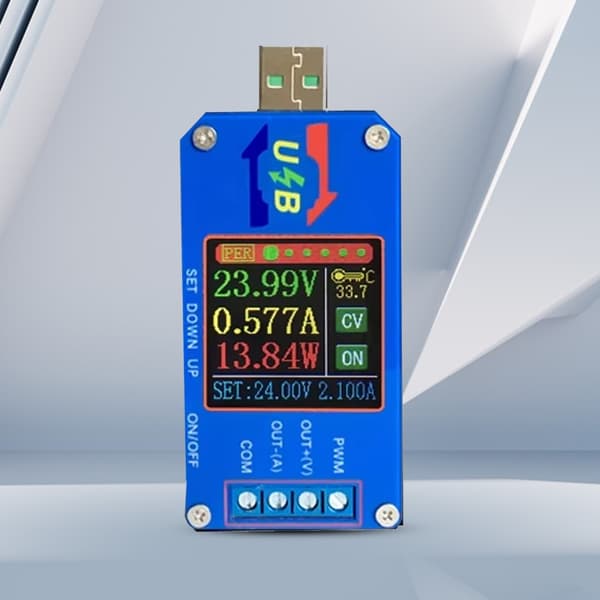 Justerbar USB Spenningsregulator 5V til 12V Sanntids Strømovervåking