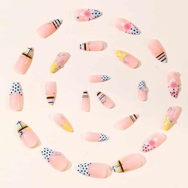 Blomstret Mandel Press-On Manicure Med Blomster Stjerne Accent Mix Stil til Hverdagsbrug