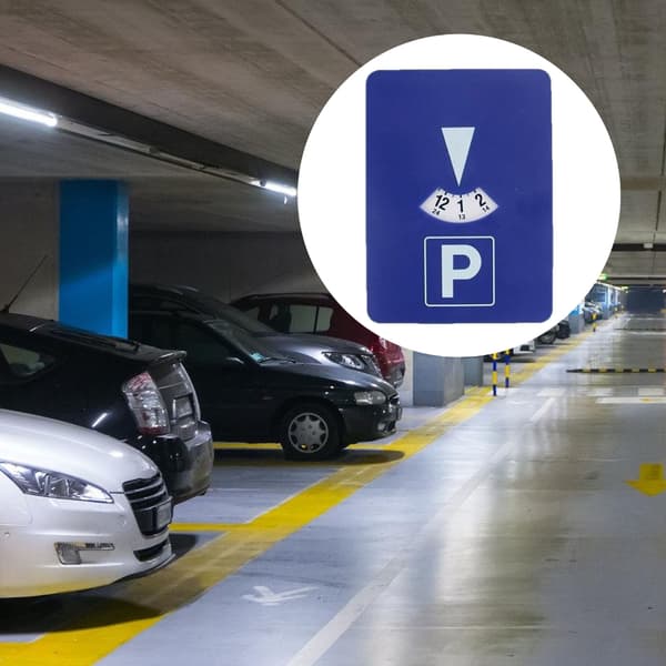 Stødsikker bilparkeringstidstracker med digitalt display og kompakt design