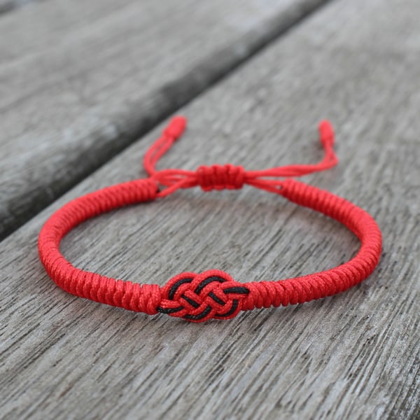 National Style Lucky Röd Svart String Armband Lovers Handgjord Flätad Concentric Knot Charm för Kvinnor Män Smycken Present Red