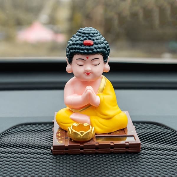 Zen-stil Solar Nikker Buddha-statue Bilpynt ABS for fredelig kørsel