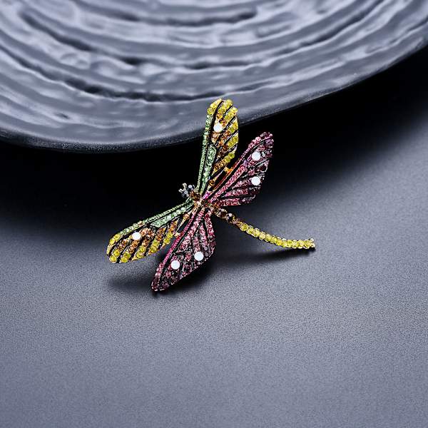 Dragonfly Brosch Insekt Färgglada Mode Berlocker Smycken Badge Bankett Scarf Pins