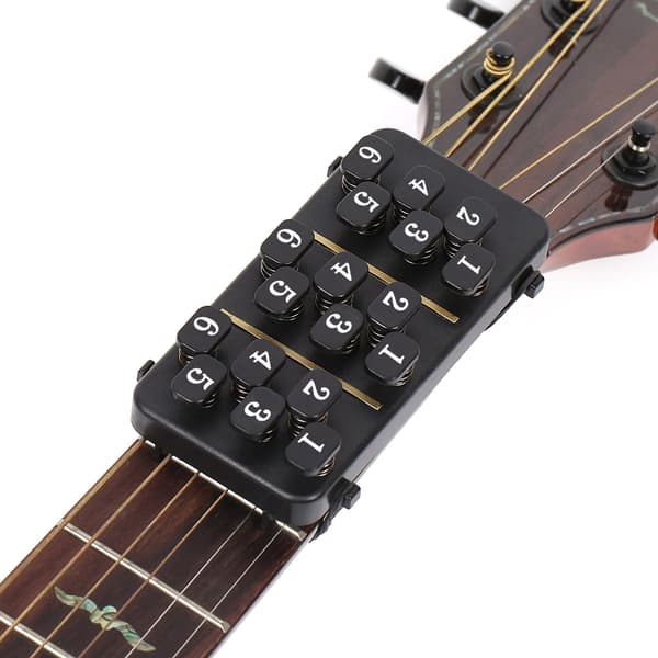 Guitar Chord Trainer med 18 knappar Guitar Learning Aid Tool för personer vars fingrar får ont av gitarrsträngar