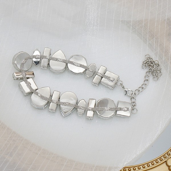Geometriska Crystal Choker Halsband för kvinnor Tjej Tonåring Vattendroppe Nyckelbenskedja Choker Halsband Statement Smycken Present