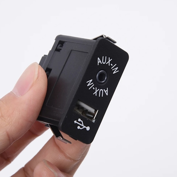 AUX In Kontaktuttag Adapter Ersätter 84109237653 USB AUX Ingång Kontakt Switch