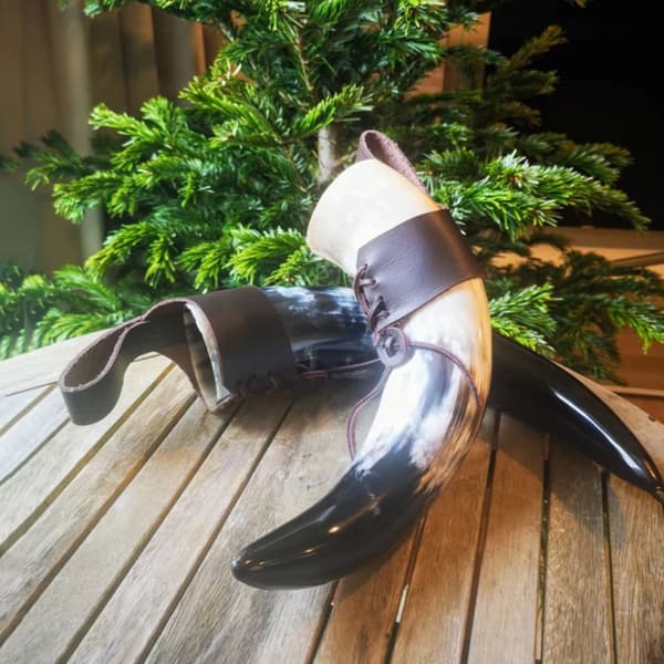 PU Läder Horn Kopphållare med Justerbart Bälte Kaffedricksmugg Skyddshylsa