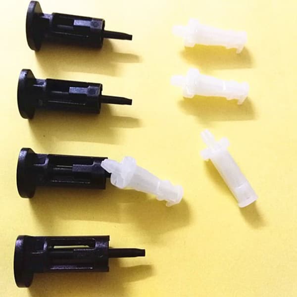 Værktøjsfri installation af plastikbefæstelser 775 115X
