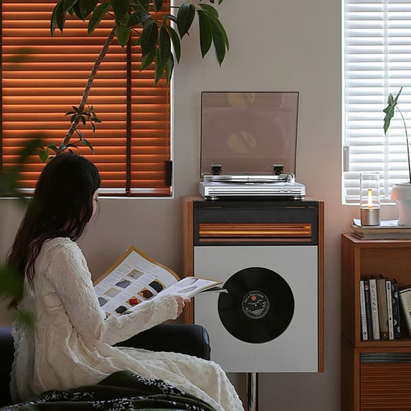 EZCAP613P Levysoitin MP3-muuntimeksi integroidulla USB-kaiutinjärjestelmällä