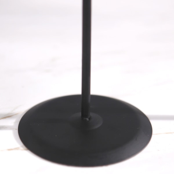 2 ST Ljusstakar i svart metall för koniska ljus Bord Romantiskt ljus Skrivbordsbord Heminredning Kyrka Söt present