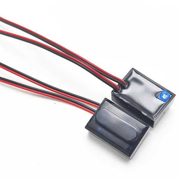 Automatiske sensorer urinal spyleventiler batteri for effektiv vannsparing