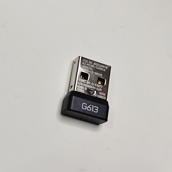 USB-vastaanotin G613-pelinäppäimistön sovittimille USB-dongle