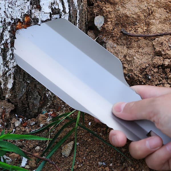 Essential Titaniums Campingskovl Håndspartel for Nem Jordgravning og Mere