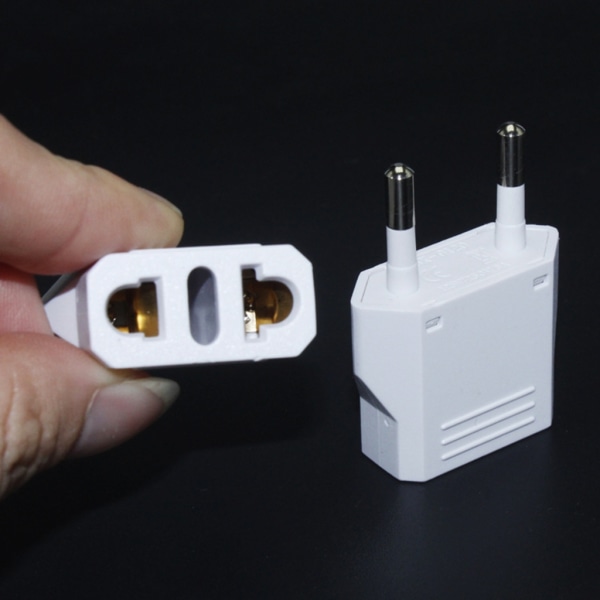 Europeisk resekontakt Adapter USA till Europa Adapter Uttag Omvandlare Amerika till EU Power Eluttag Black