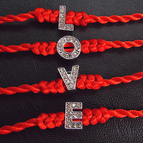 Kristall initialer Namn Charm Engelska bokstavsarmband För kvinnor Män Lucky String Rep Röda Armband Par Presenter L