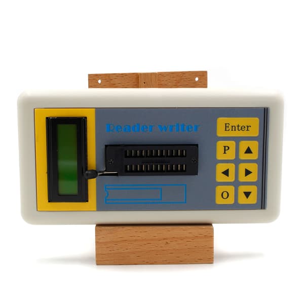 Multifunktionell Transistor Tester Integrerad krets IC Tester Mätare Underhållstest LCD Digital Display C