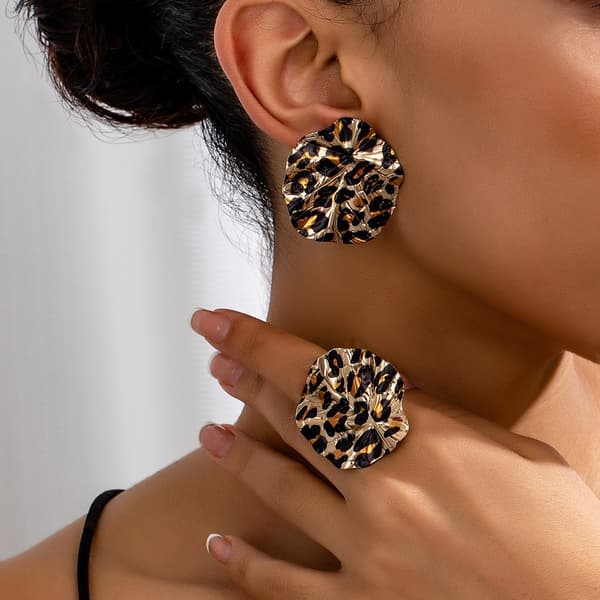 Stilfulde øreringe og ringe i legering med leoparddesign til festartikler