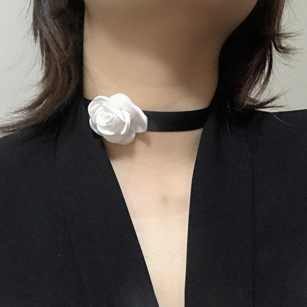 Tyg-Blomma Choker Svart Sammet-Nyckelhalsband Söt romantisk krage Halsband Bröllopsfest Smycken för kvinnor Flickor Black