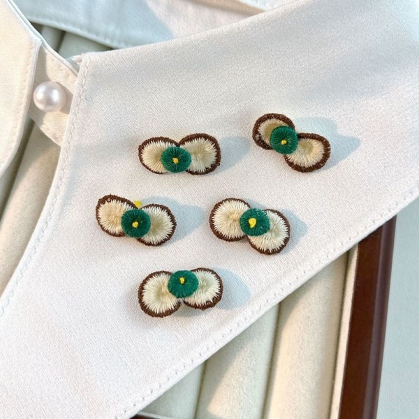 10 stk/parti Broderi-klistremerke med små blomsterlapper 5 5 5