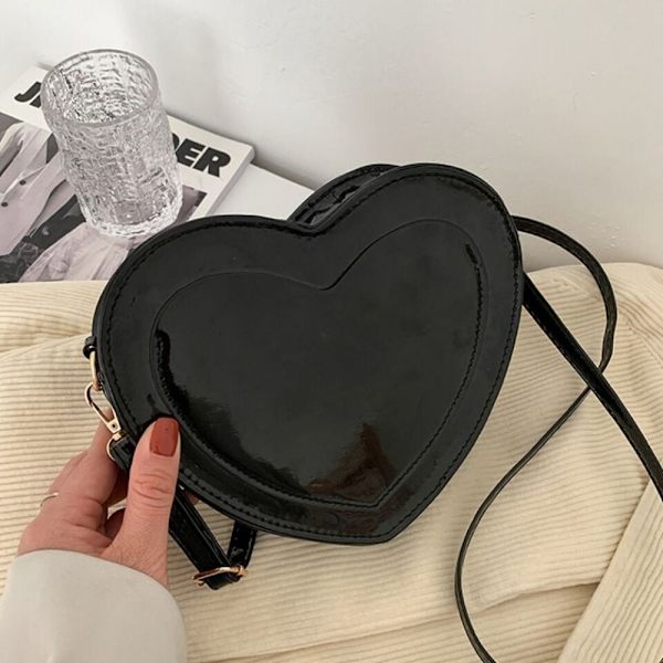 Sydänlaukku Crossbody Bag MUSTA Black