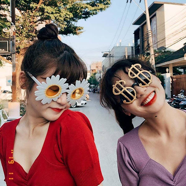 Flower Glasses Daisy Shades KELTAINEN HARMAA LINSSIT HARMAAT LINSSIT yellow Gray lenses-Gray lenses