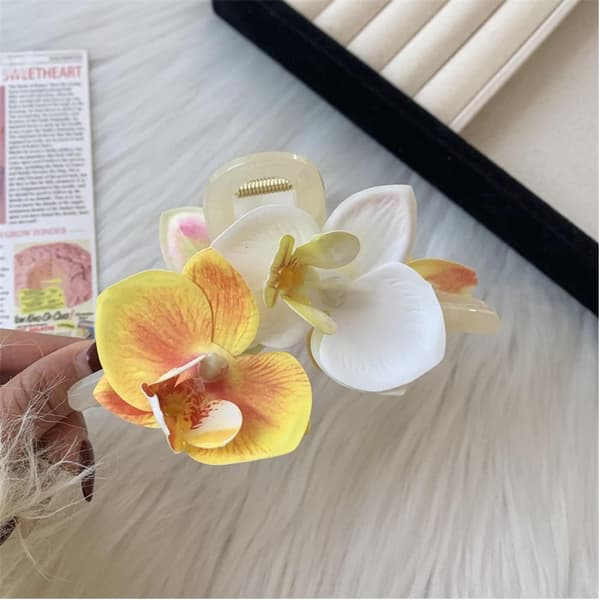 Hårklype med blomsterdesign B