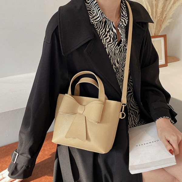 Liten axelväska Bow Design Handväskor KHAKI L khaki L