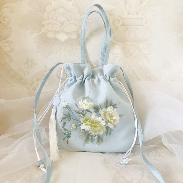 Broderad blompåse med dragsko Godispåse 7 7 7