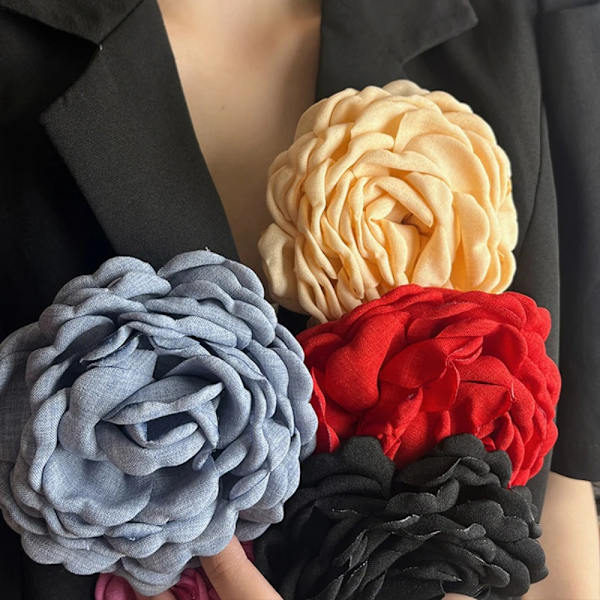 Blombrosch Camellia Pin GRÅ grey
