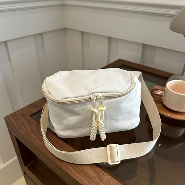Axelremsväska Messenger Bag VIT white