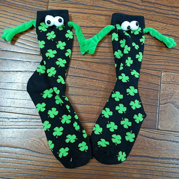 Roligt par som håller strumpor som håller händerna Sock STYLE 7 STYLE 7 Style 7