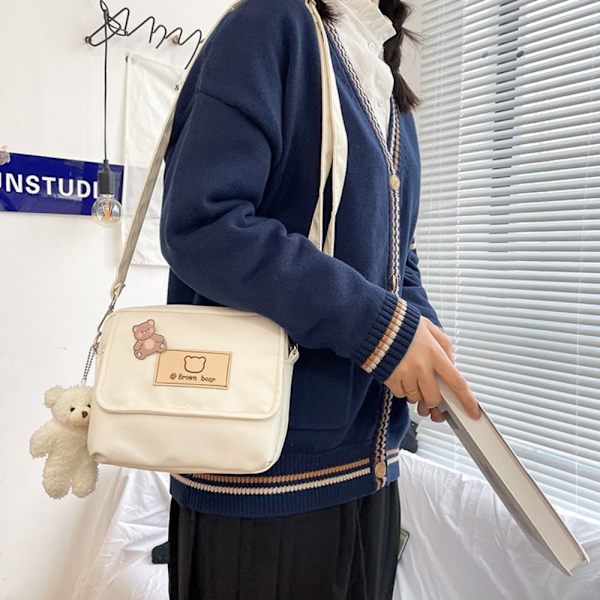 Damaxelväskor Studentväskor Handväskor VIT MED HÄNGE white with pendant-with pendant