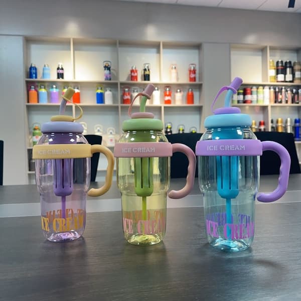 Vattenflaska i plast Kaffemugg RÖD red
