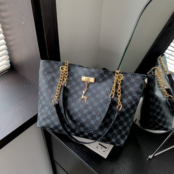 Axelväskor Shoppingväska BRUN brown