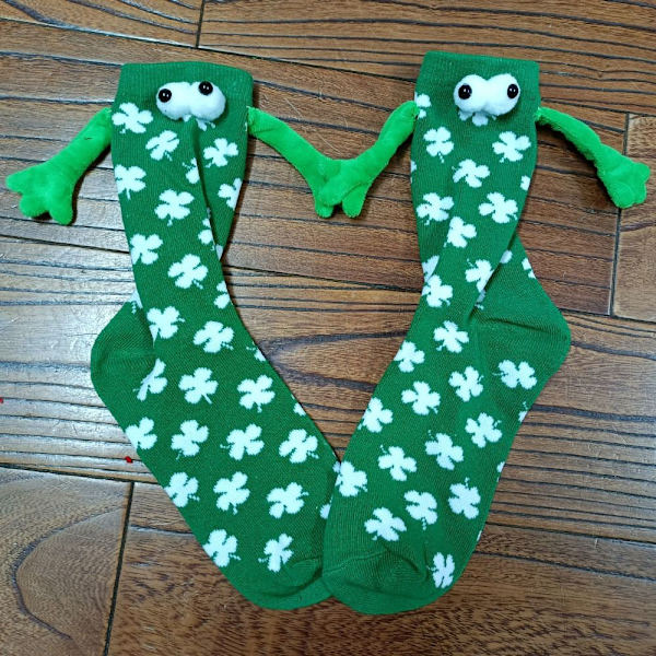 Roligt par som håller strumpor som håller händerna Sock STYLE 7 STYLE 7 Style 7