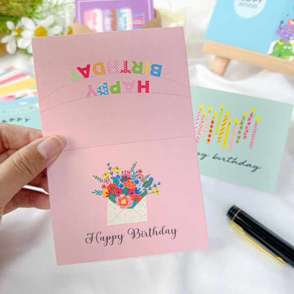 Hyvää syntymäpäivää -korttien kirjekuori onnittelupaketti