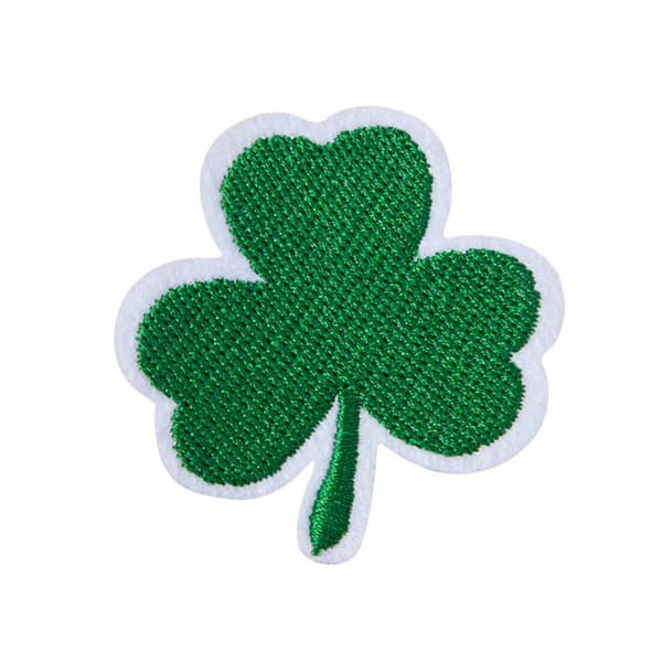 Shamrock-lapper brodert til å stryke på
