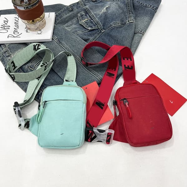 Mini Letter Bröstväska Sling Axelremsväska RÖD red
