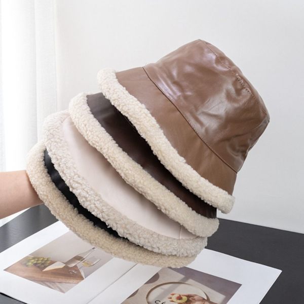Patchwork-hat med plysset kant KAFFE Coffee