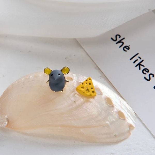 Lille Mouse Cheese Earring Muse Cheese Earring 4 4 4