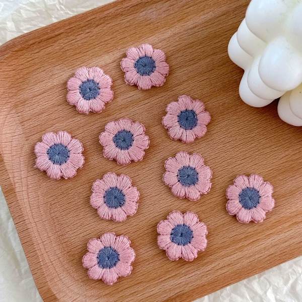 20 stk/lot Broderi-klistremerke med små blomsterlapper 1 1 1