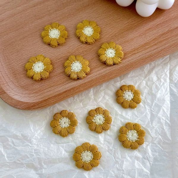 20 stk/parti Broderi-klistremerke med små blomsterlapper 5 5 5