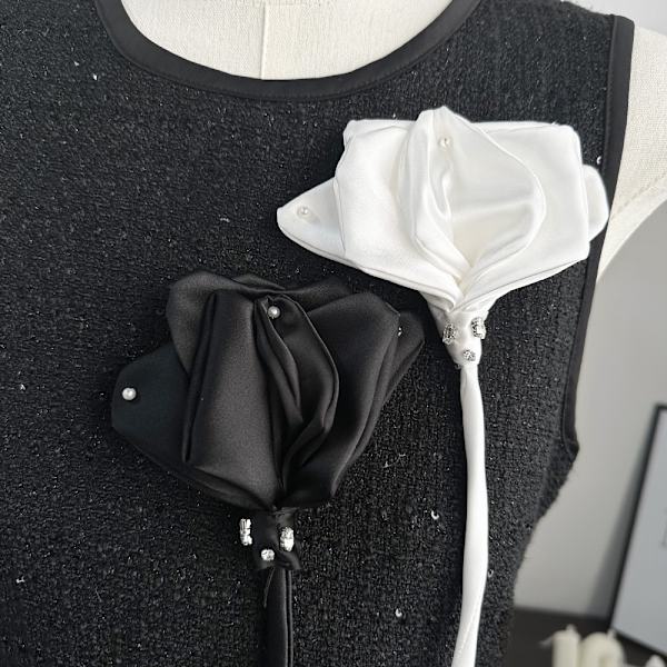 Klesblomsttilbehør Brystblomst MEDIUM SVART MEDIUM Medium Black