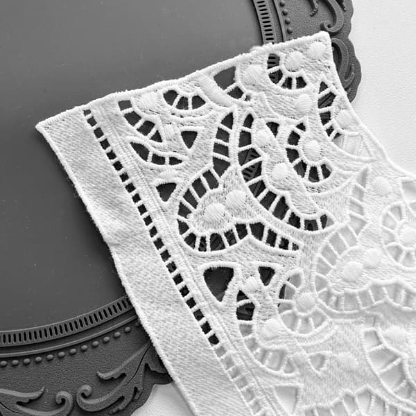 Dame Blondekrage Stor Trekantet Frontpanel Rund Hals