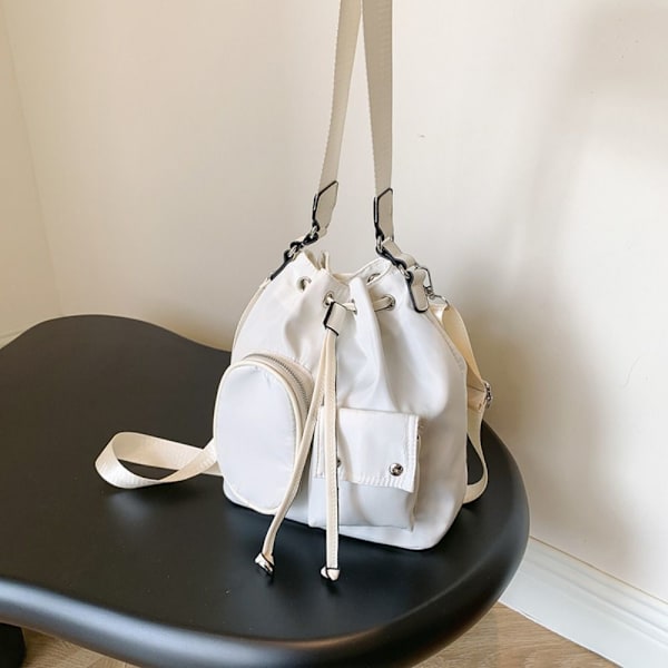 Dragsko Bucket Bag Nylon Axelväskor VIT white