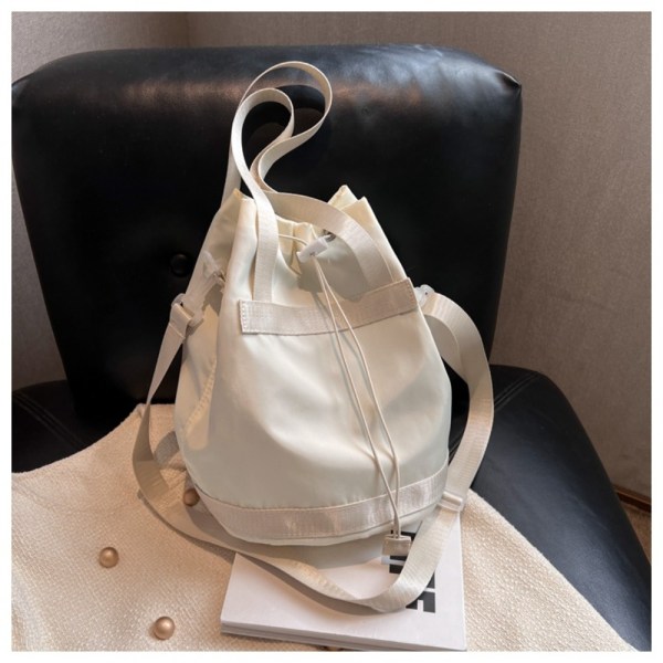 Nylon kiristysnyörillä ämpärilaukku Crossbody Bag VALKOINEN white