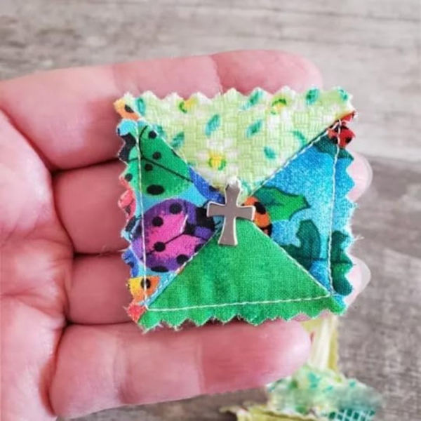 Pocket Prayer Quilt Inspiroiva taskupeitto C C C